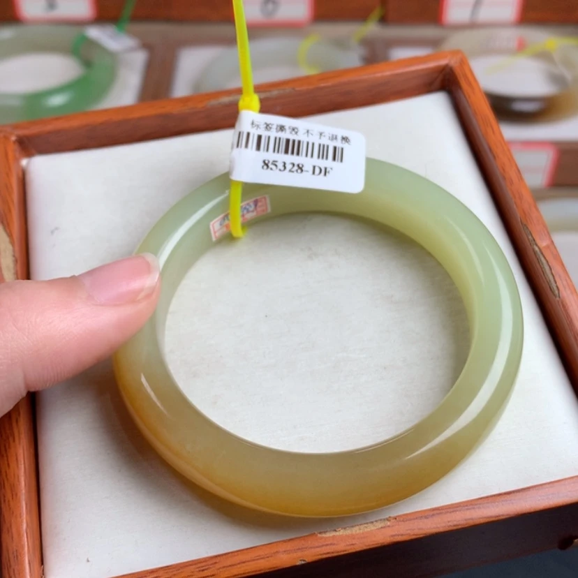 【闪购商品】和田玉手镯未镶嵌52.9