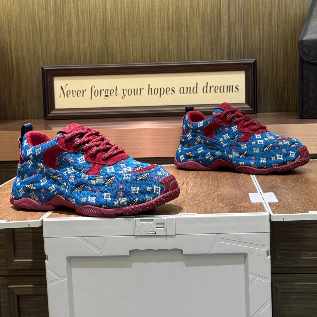 2025早秋新款时尚百搭潮流轻奢高端舒适耐磨休闲男鞋（偏大一码）