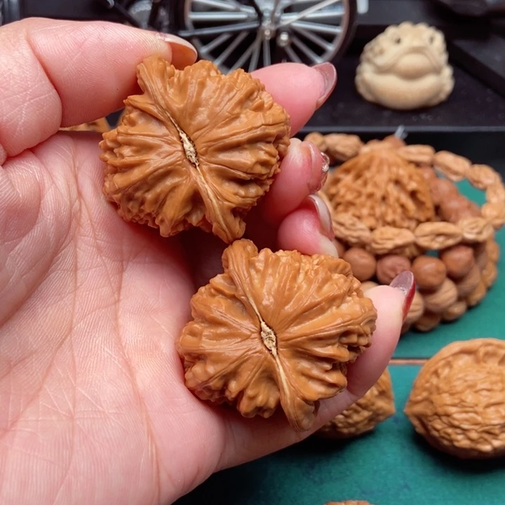 吴***大桃核吊坠三角白42已打底