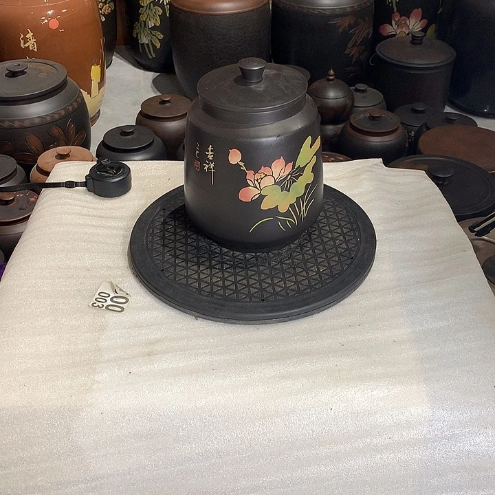 彩填小茶罐。