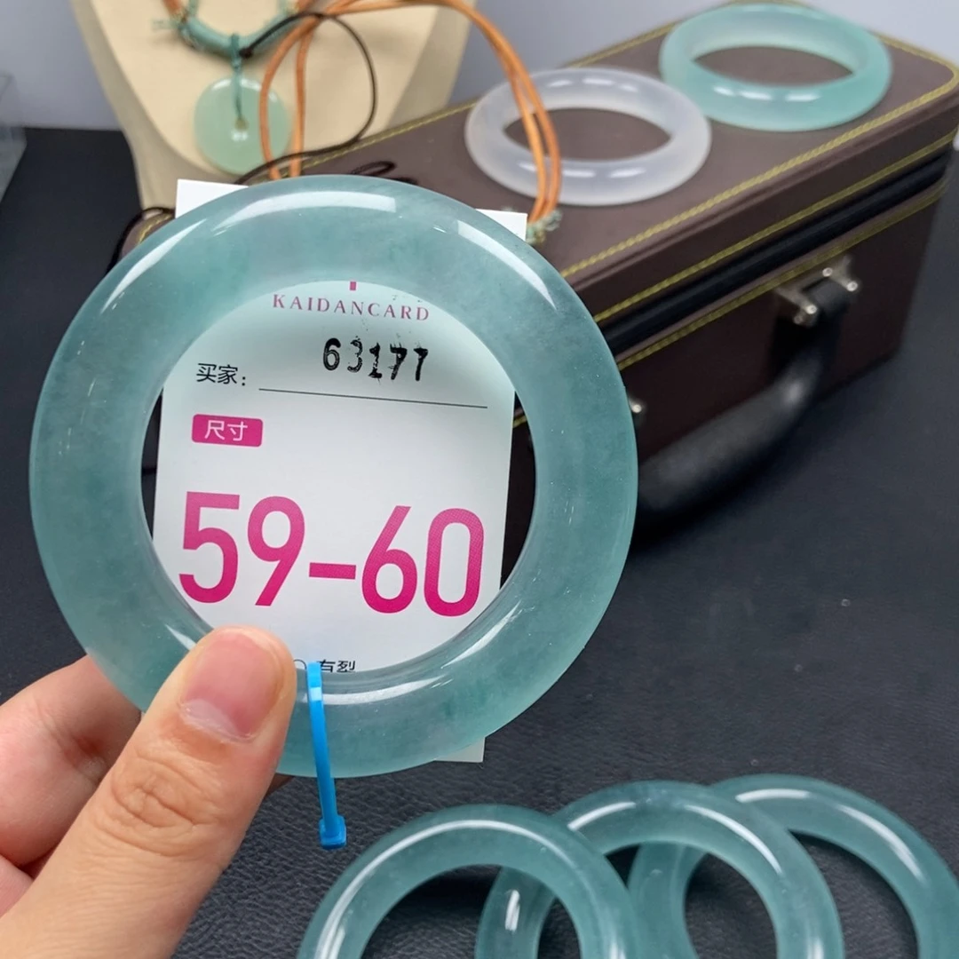 未镶嵌手镯石英质玉吴****1