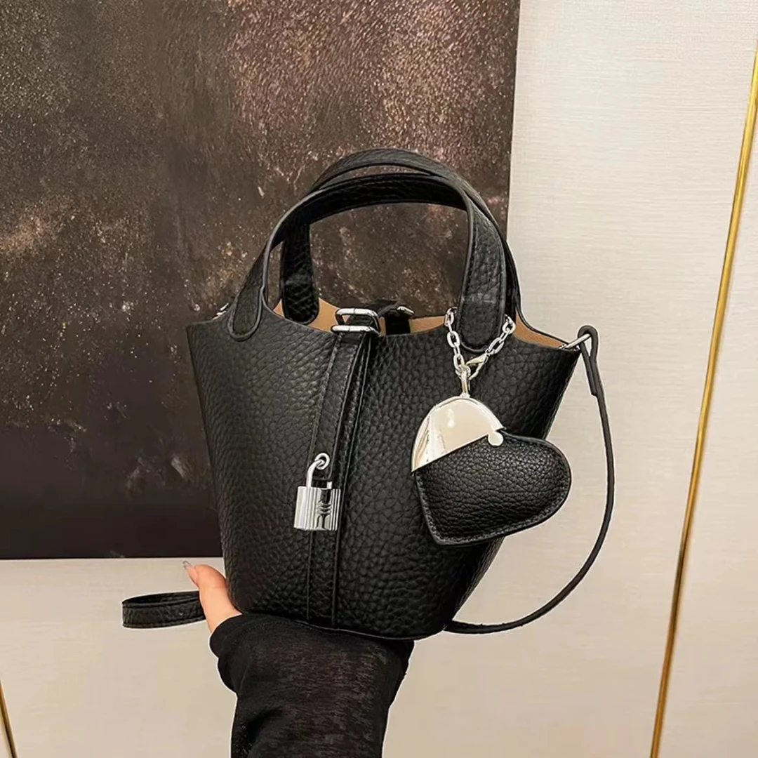 新款轻奢百搭高级感气质时尚斜挎女士包040黑