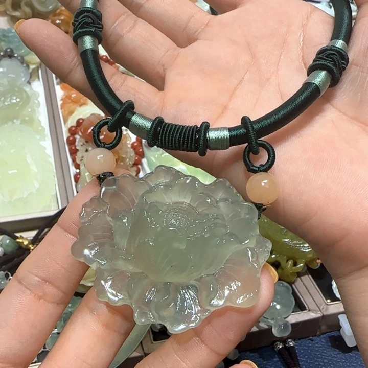 蛇纹石玉未镶嵌吊坠