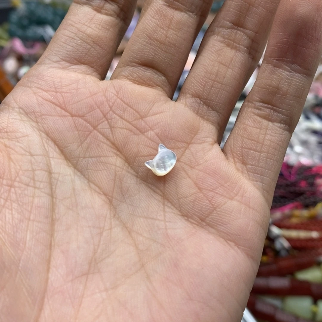 未镶嵌玛瑙/玉髓珠宝半成品一颗天然6×7白蝶贝小猫咪