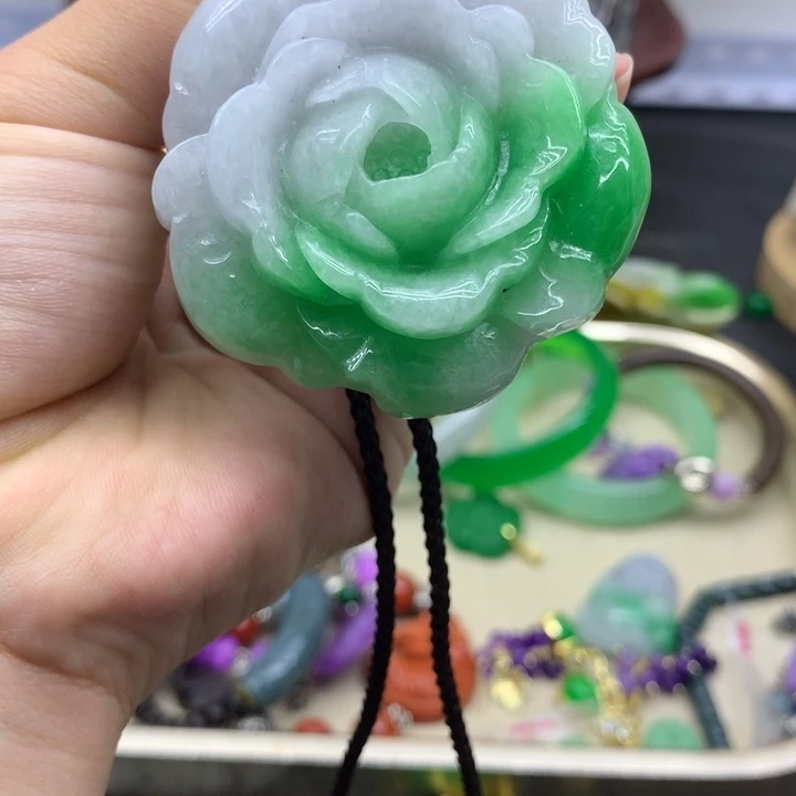 翡翠未镶嵌颈饰吊坠