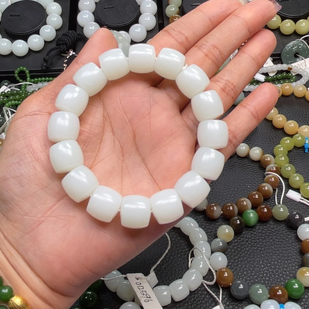 方***貴和田玉未镶嵌手链