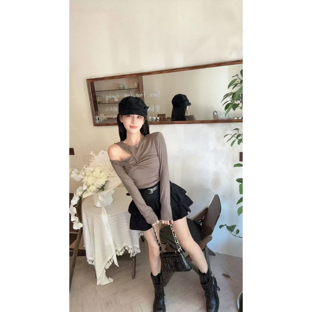 LIN-【韩系轻熟】豆绿色漏肩打结T➕黑腰带蛋糕半裙