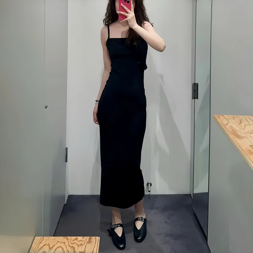 高定冰丝针织无袖吊带连衣裙设计感修身显瘦细肩带方领小黑裙长裙