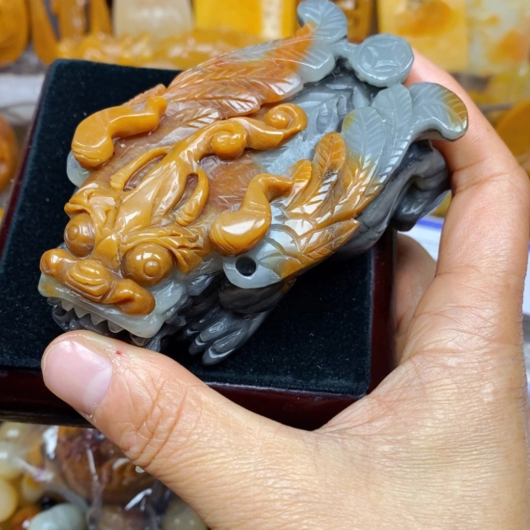 石英质玉（黄龙玉）颈饰未镶嵌