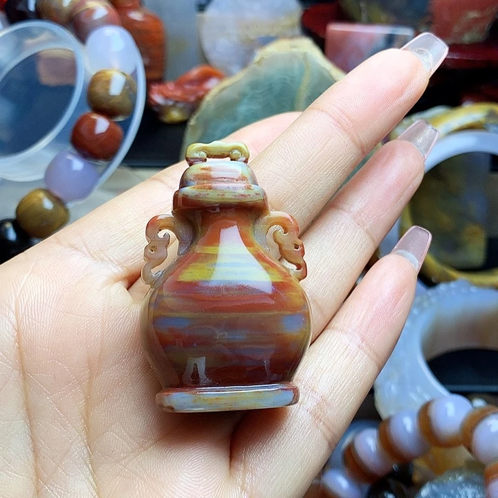 伟***伟硅化玉未镶嵌吊坠(不含链)玉雕花瓶