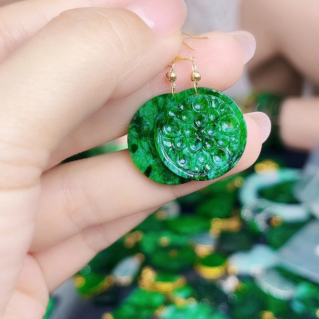 翡翠18K金镶嵌颈饰多样性