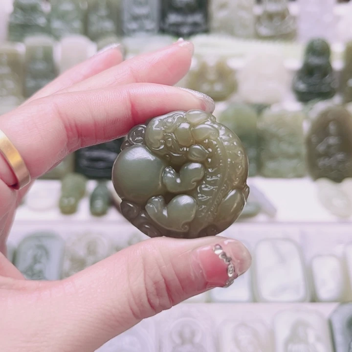 和田玉未镶嵌颈饰