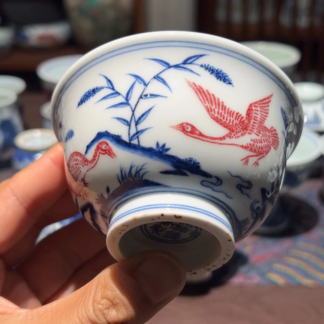 陶精品青花釉里红飞鸣宿食图压手杯口径约9.5厘米