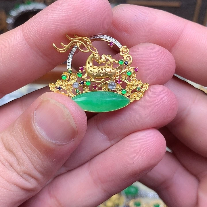 翡翠18K金镶嵌颈饰天然缅甸A货翡翠