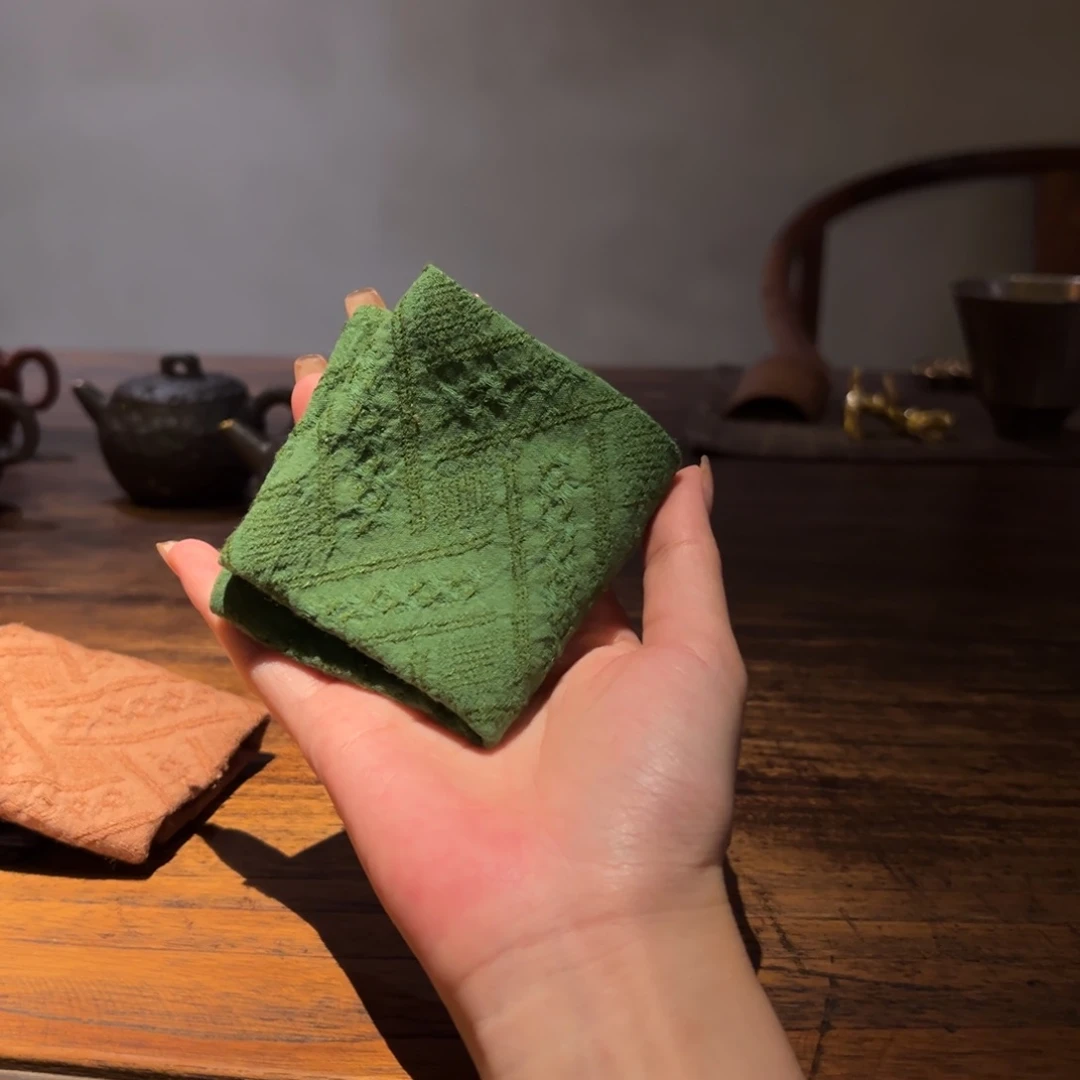 陶瓷。     陶瓷。