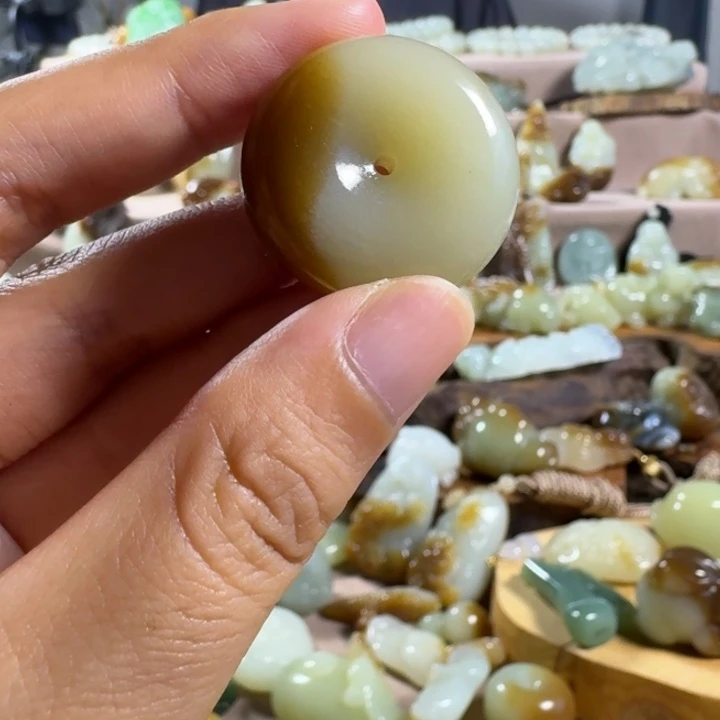 和田玉（糖玉）未镶嵌颈饰