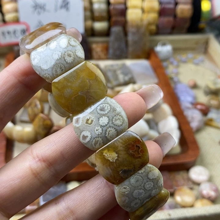 石英岩玉合金颈饰