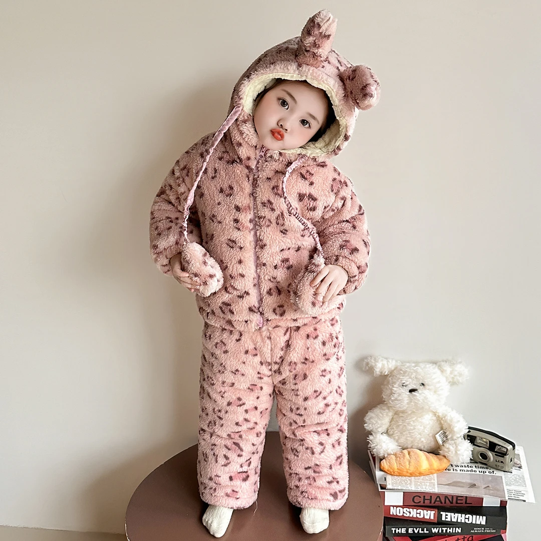 女童睡衣法兰绒冬季款2025新款套装婴童珊瑚绒豹纹连帽可爱家居服