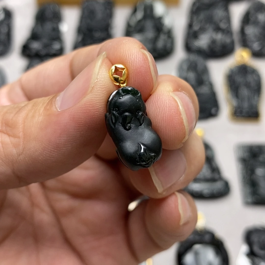 翡翠18K金镶嵌颈饰貔貅