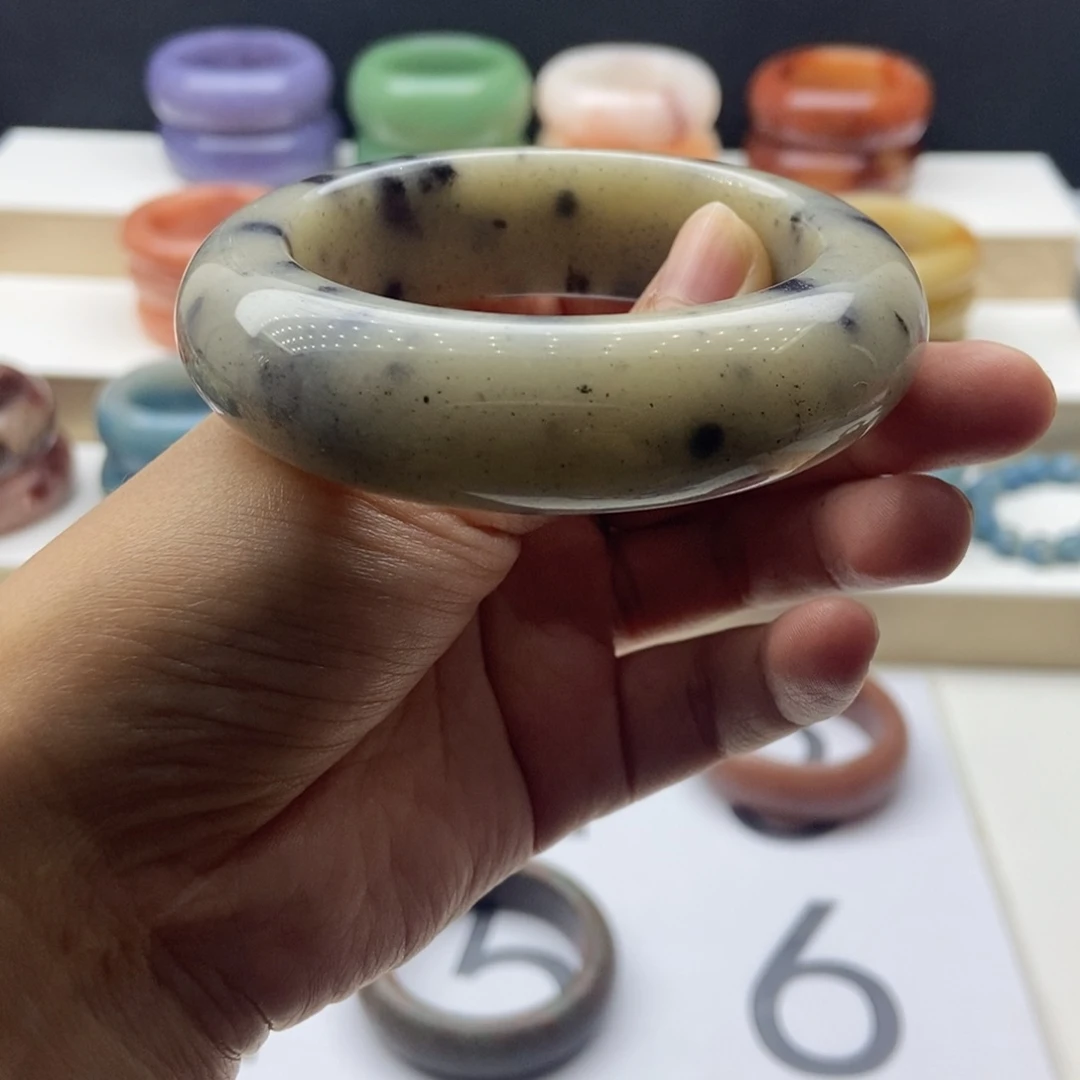 未镶嵌手镯石英质玉