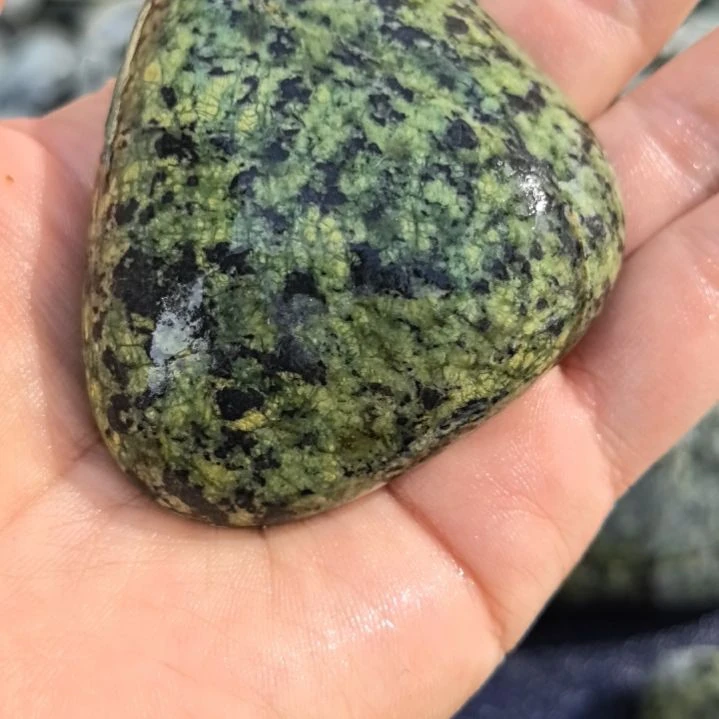 玉平*姐藏玉药王石原石手把件一个