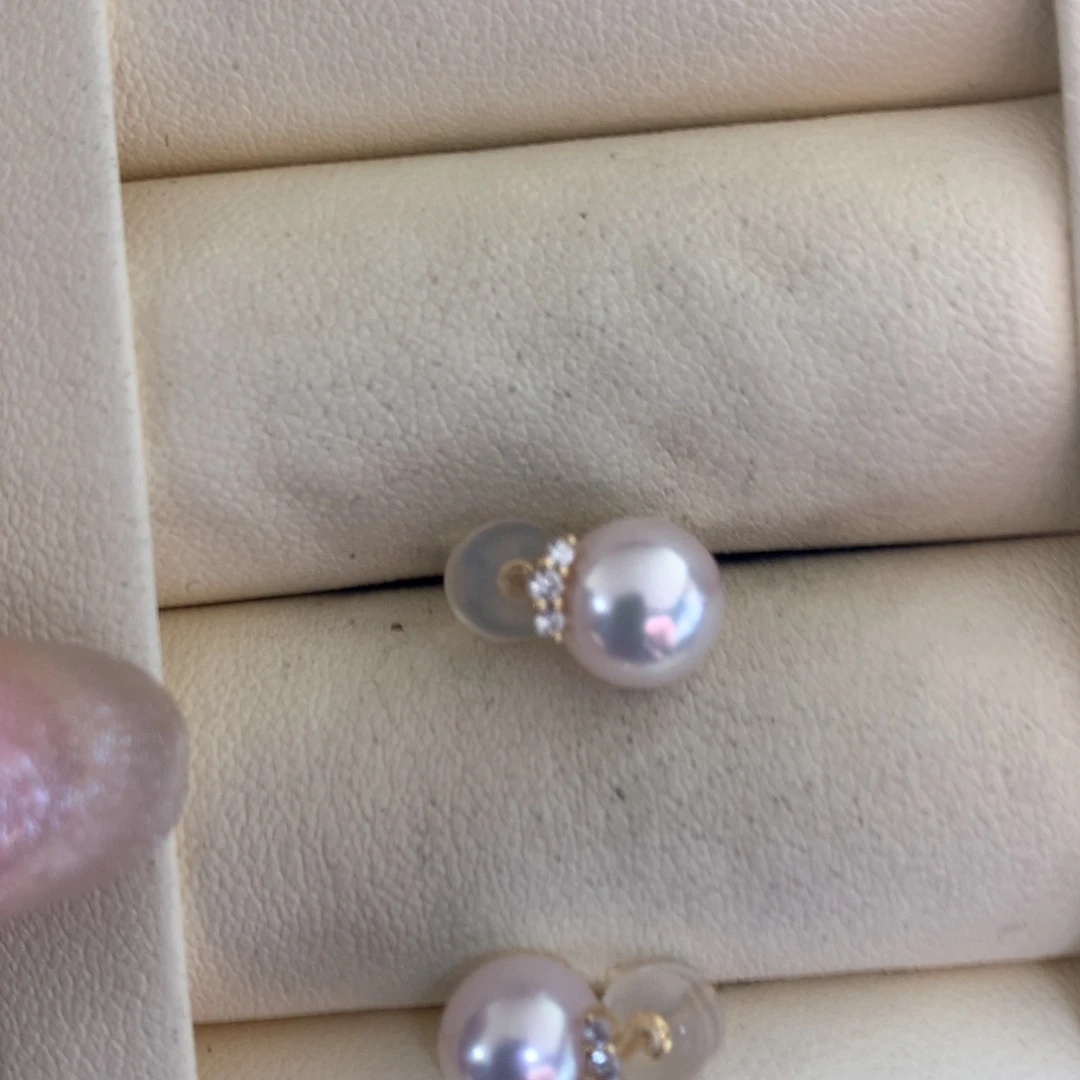 18K金镶嵌海水珍珠耳饰