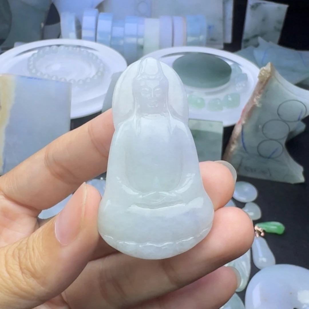 翡翠未镶嵌颈饰观音