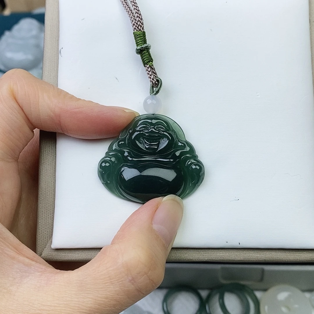 翡翠未镶嵌颈饰佛公