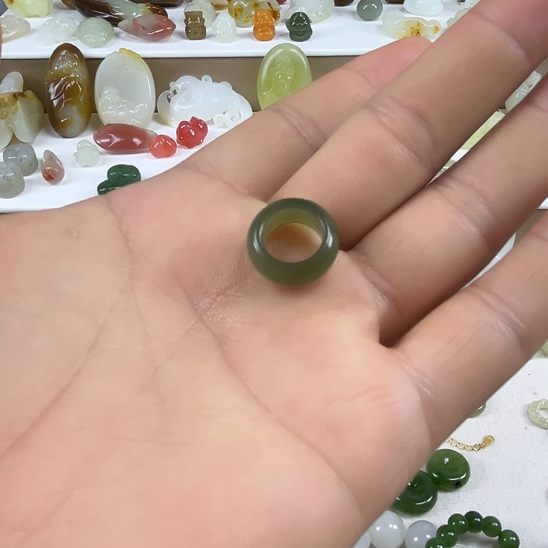 颈饰未镶嵌和田玉（糖玉）