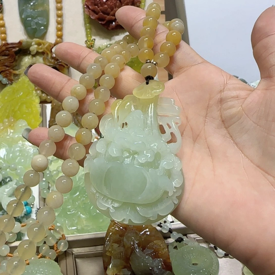 未镶嵌蛇纹石玉吊坠