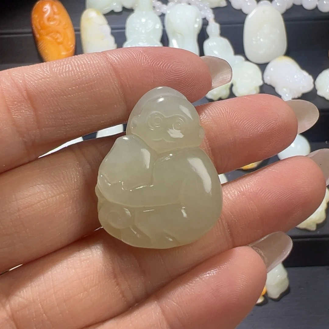 颈饰未镶嵌和田玉（翠青玉）三*