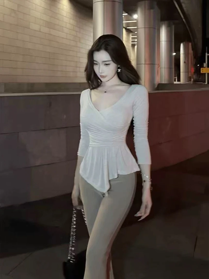 “瘦瘦瘦！！” 纯欲风V领正肩收腰不规则打底衫#编