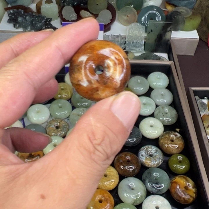 龙***忧未镶嵌岫玉颈饰精品花玉