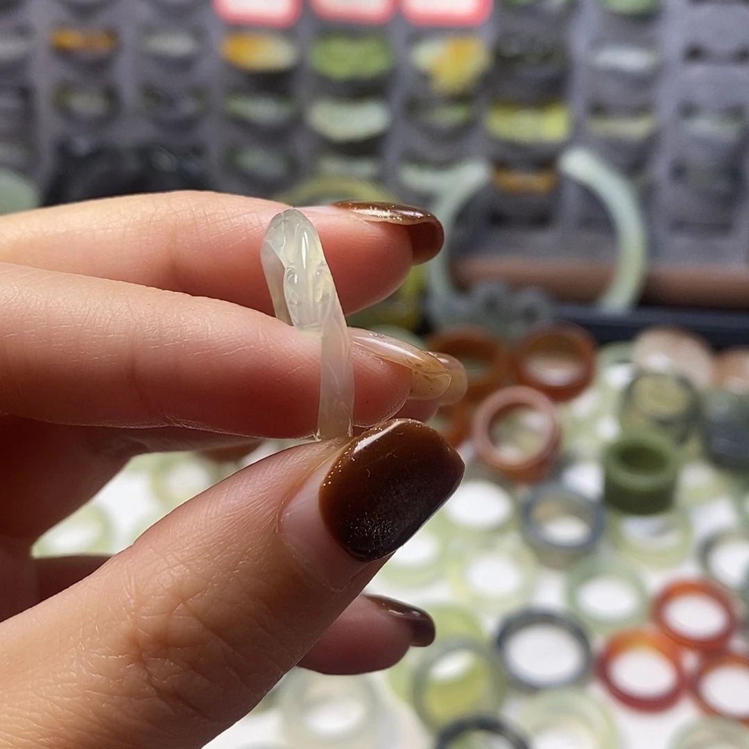 我***豆蛇纹石玉未镶嵌戒指