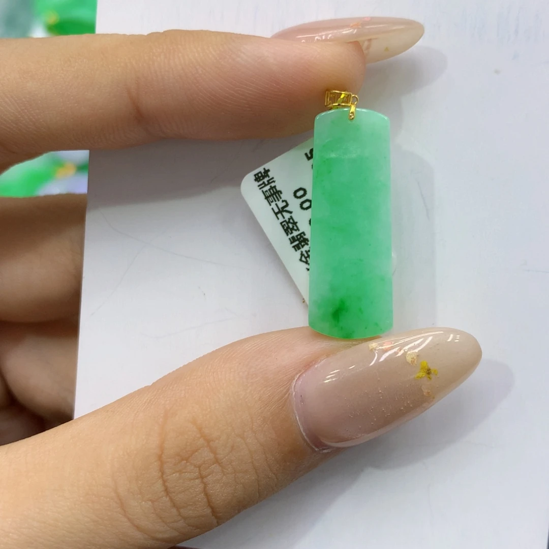 颈饰18K金镶嵌翡翠