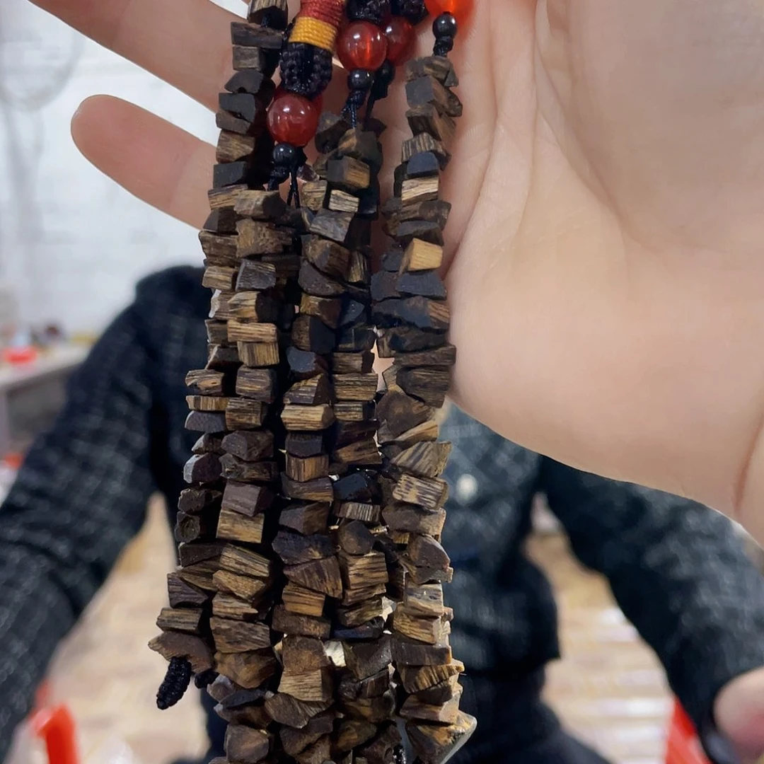 沉香沉香碎屑棋楠手把件一条多样性发一