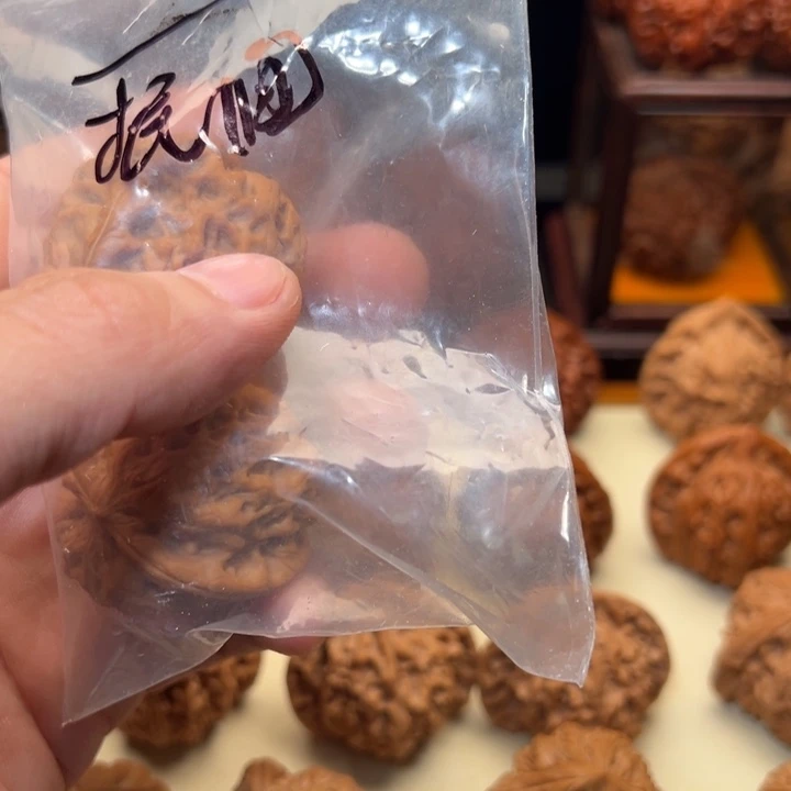 H***吊坠桃核花花给花花花花