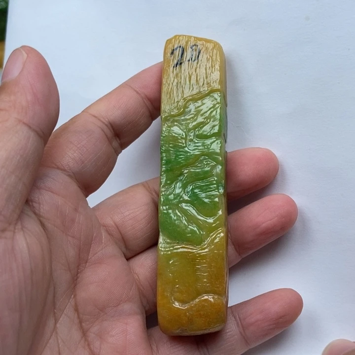 辛***吉定制翡翠未镶嵌缅甸翡翠