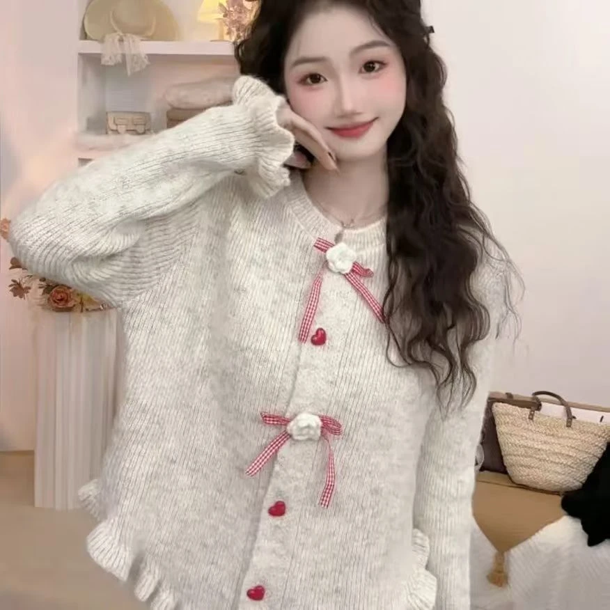 韩系甜美风秋冬蝴蝶结针织衫女秋冬季新款设计感木耳边爱心扣毛衣