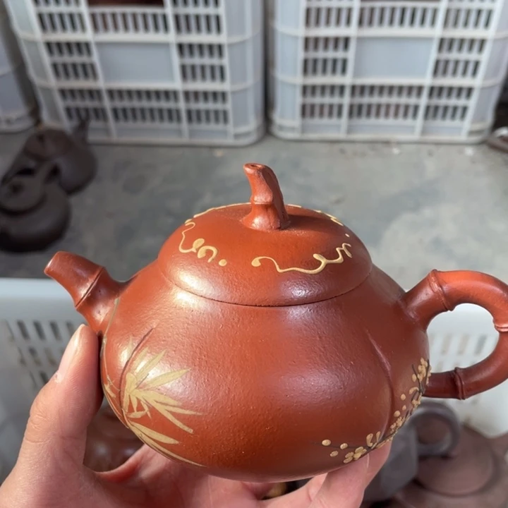 老厂紫砂壶一件。