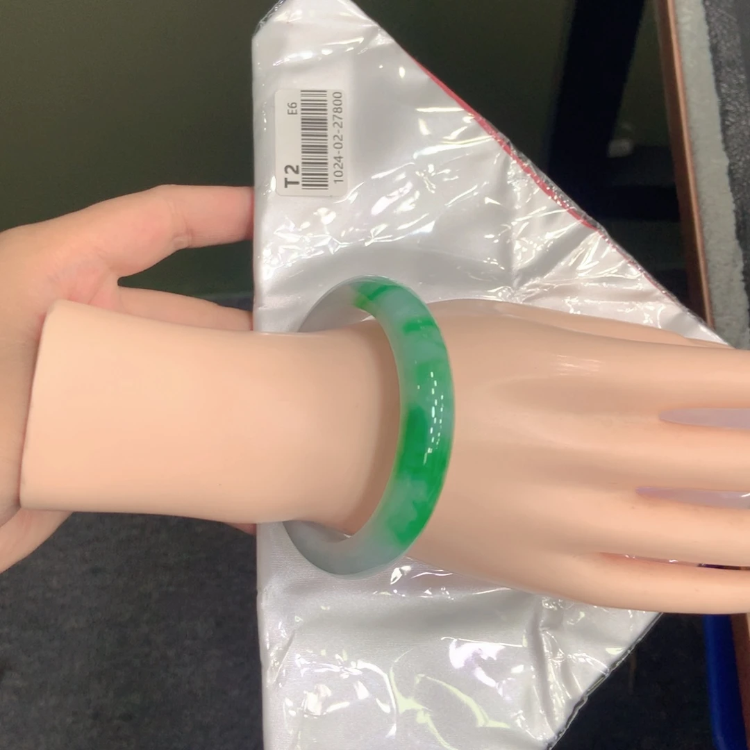 翡翠未镶嵌手镯57正（大万瑕疵捡漏）