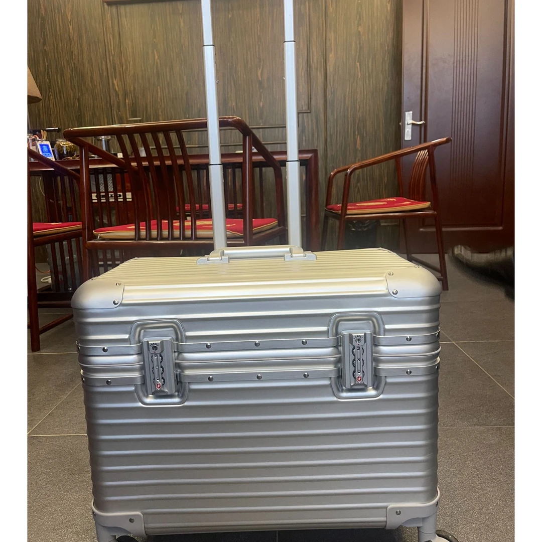 电脑位防水扣式商务风减震旅行箱肩包登机箱商务经典