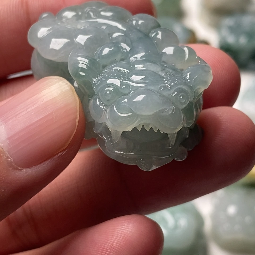 翡翠未镶嵌颈饰貔貅