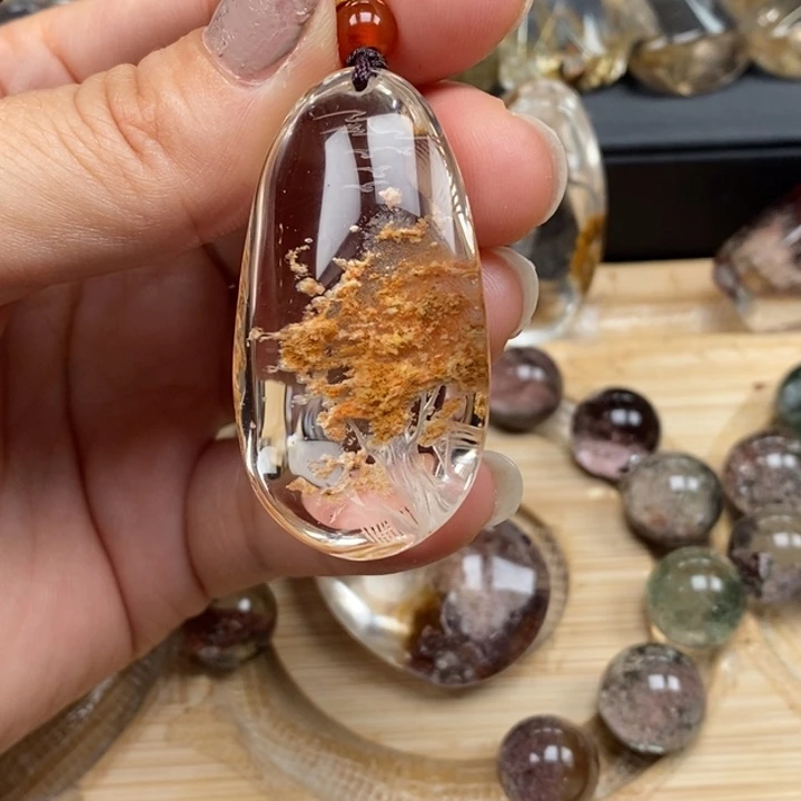 钟***远颈饰未镶嵌水晶水晶