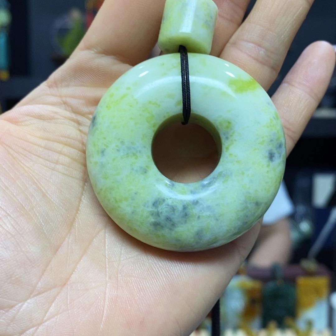 岫玉未镶嵌挂件吊坠