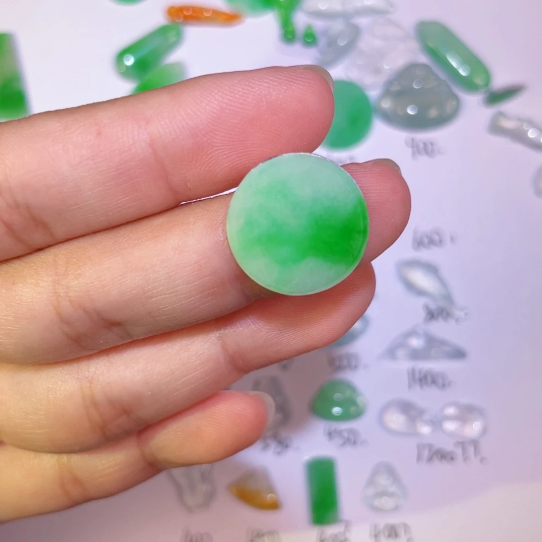 翡翠未镶嵌颈饰裸石