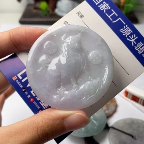 翡翠挂件未镶嵌翡翠
