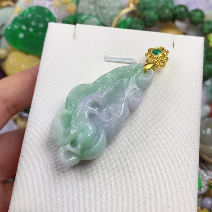 翡翠未镶嵌吊坠(赠链)