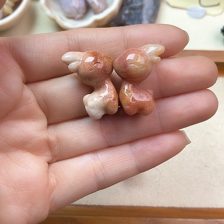 硅化玉颈饰未镶嵌农*娃