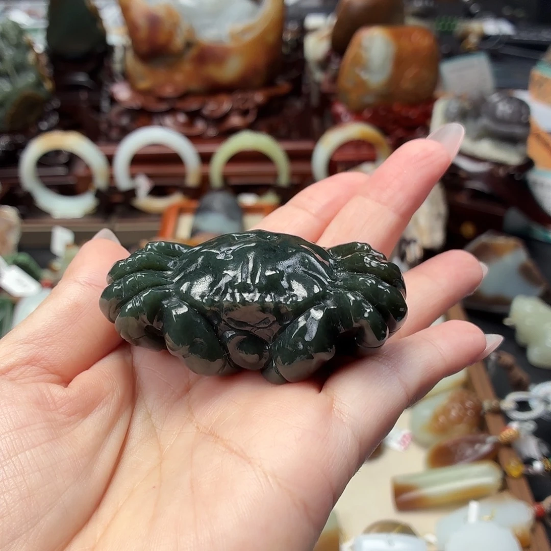 和田玉未镶嵌把件